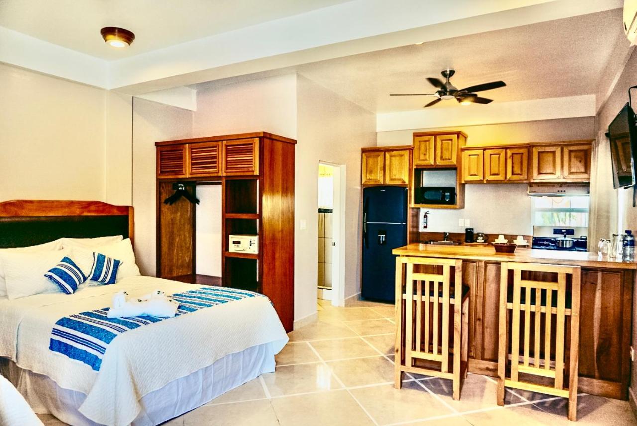 La Isla Resort Caye Caulker Exterior photo